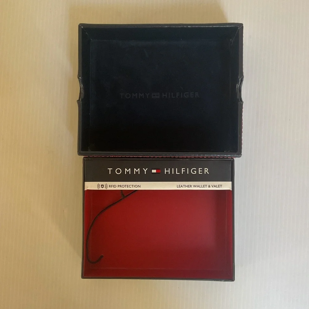 Tommy Hilfiger Leather Valet Box Only – Blue with Red Stitching
